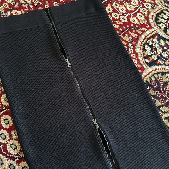 Ann Taylor wool bodycon skirt. Size S. Full length zipper.Like new - Picture 4 of 9